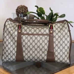 🤩Elegant Auth. Vintage Gucci Duffel Bag.💕🥰